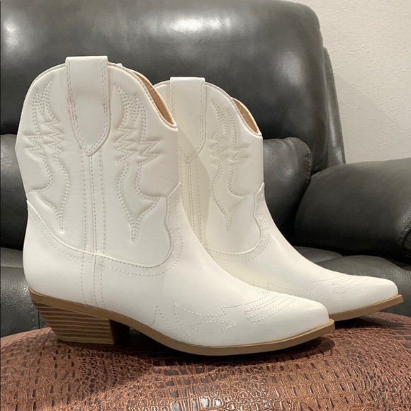 White Sticked Western Ankle Boots Size 8 - Picture 15 of 15